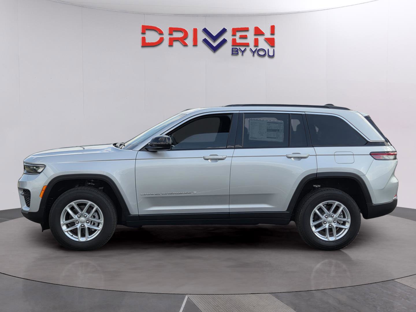 New 2025 Jeep Grand Cherokee Laredo X w/ Luxury Tech Group I image 2