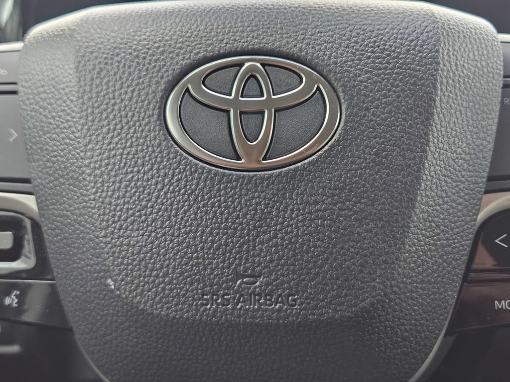 Used 2026 Toyota Camry XLE FWD image 24