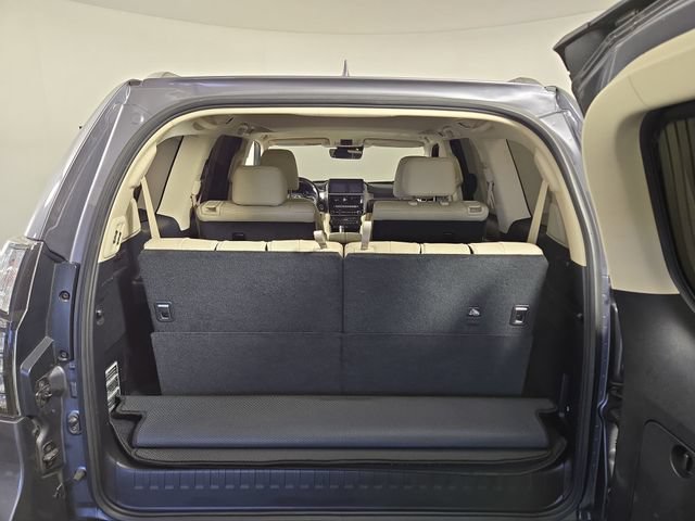Used 2023 Lexus GX 460 Luxury w/ Sport Design Package AWD/4WD image 36