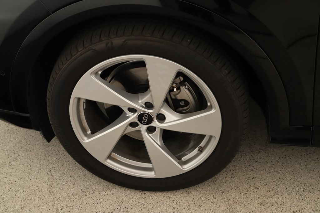 Certified 2025 Audi Q5 Prestige w/ 20" Wheel Package AWD/4WD image 32
