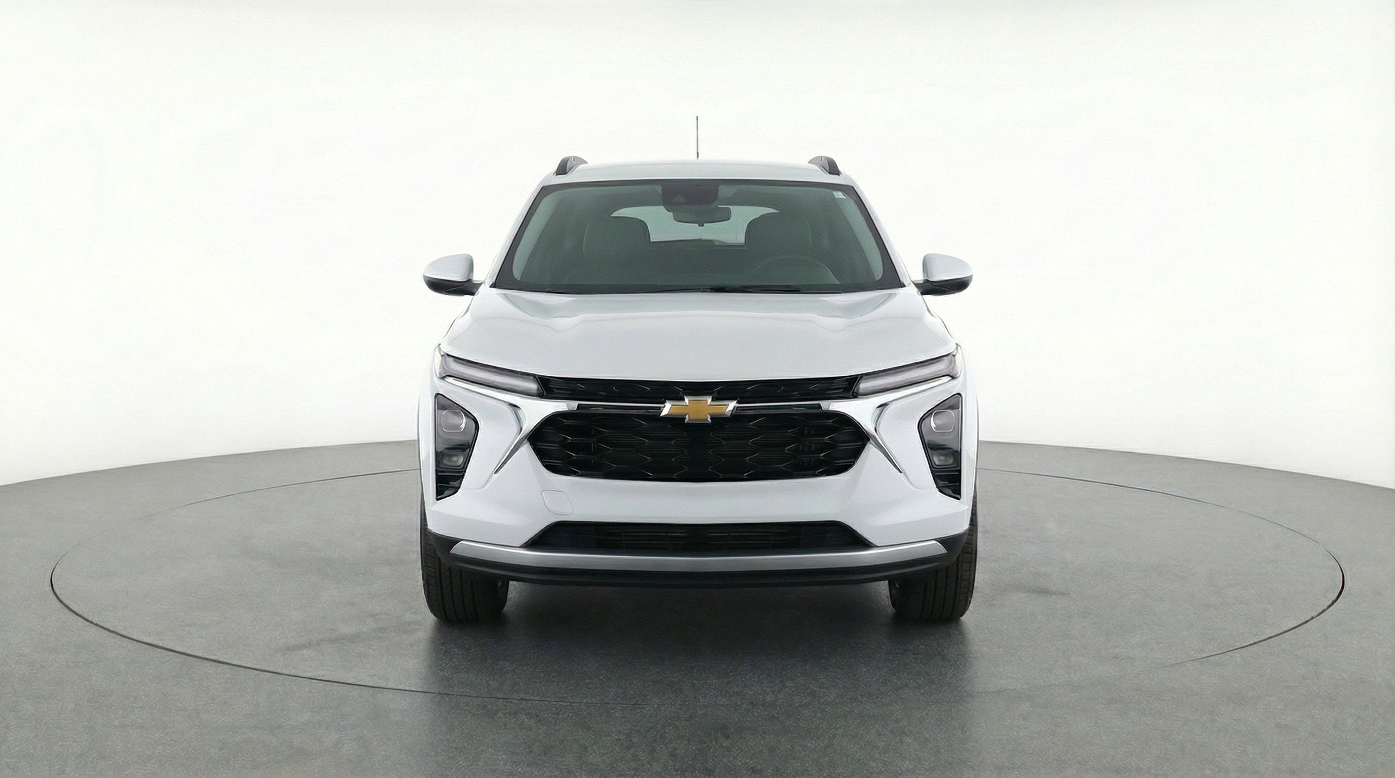 Used 2025 Chevrolet Trax LT image 2