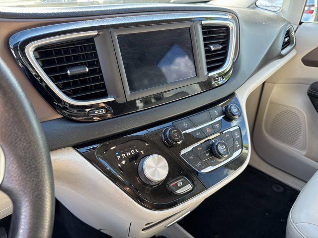 Used 2021 Chrysler Voyager Lxi FWD image 19