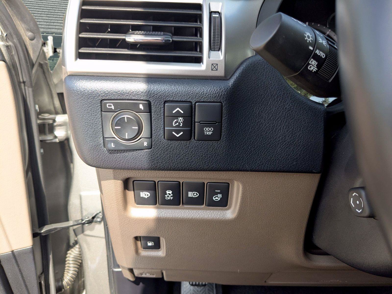 Used 2023 Lexus GX 460 Premium w/ Accessory Package AWD/4WD image 21