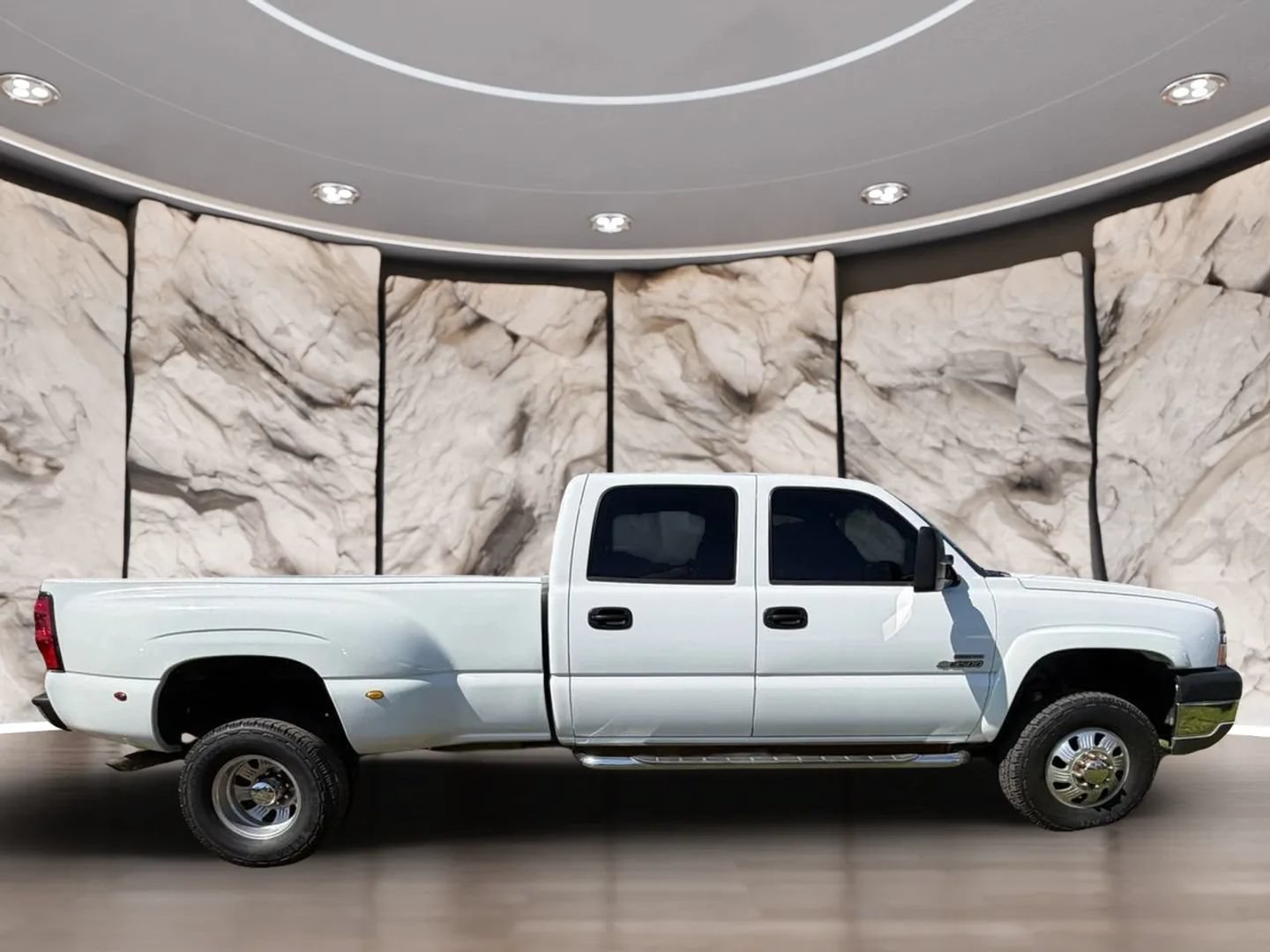 Used 2004 Chevrolet Silverado 3500 4x4 Crew Cab w/ Heavy-Duty Power Package image 4