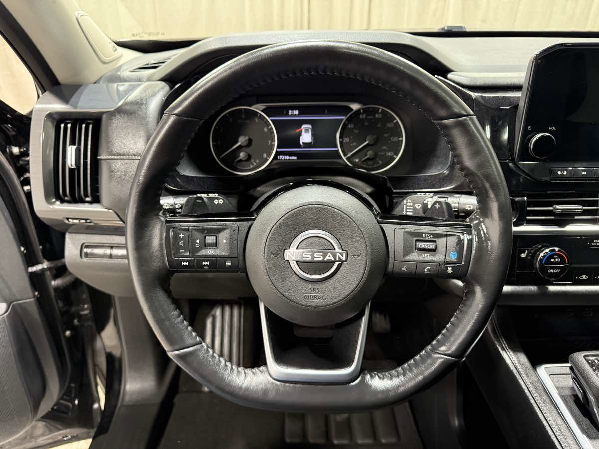 Used 2024 Nissan Pathfinder SL w/ SL Premium Package AWD/4WD image 11