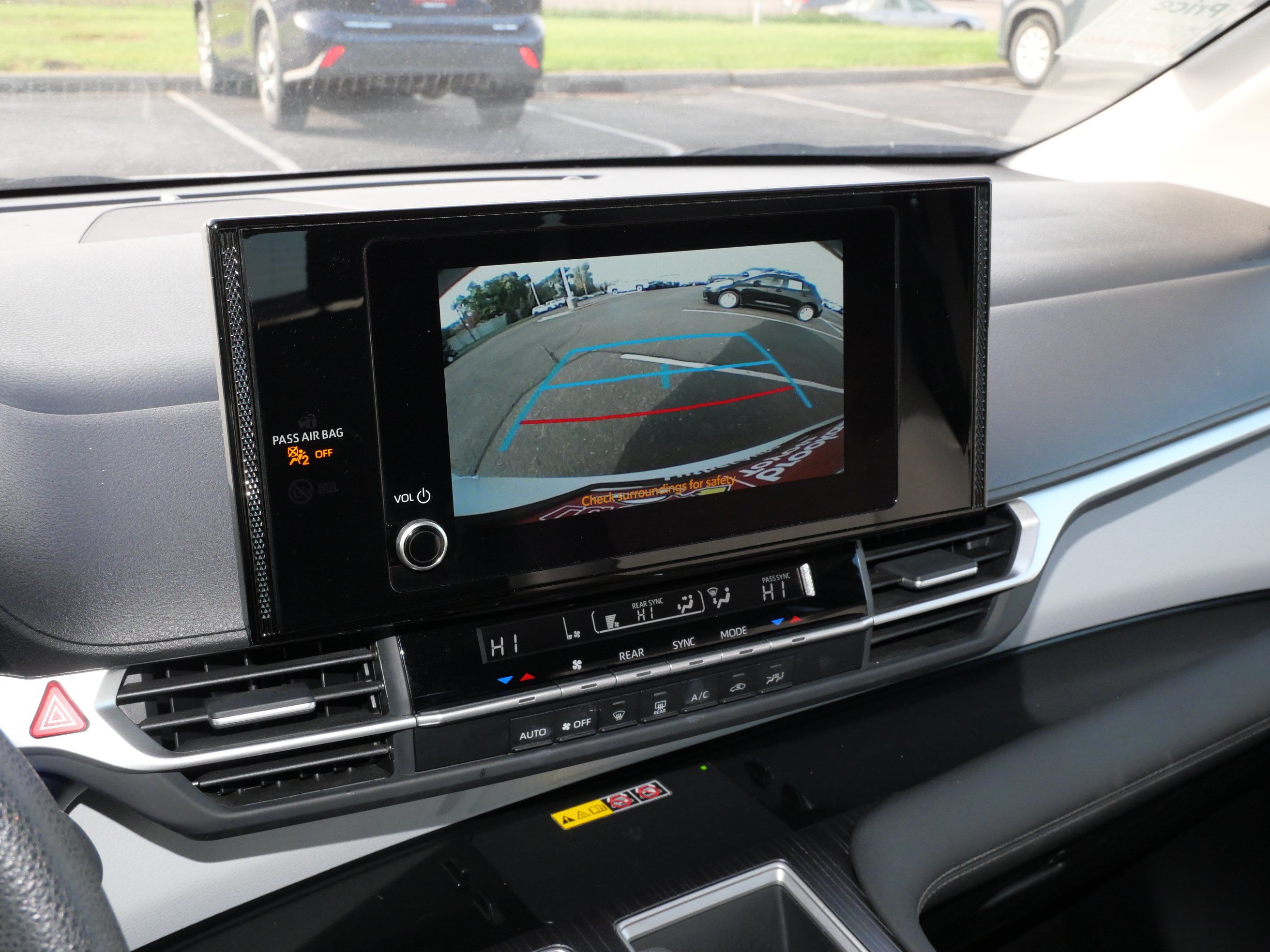 Certified 2025 Toyota Sienna LE AWD/4WD image 38