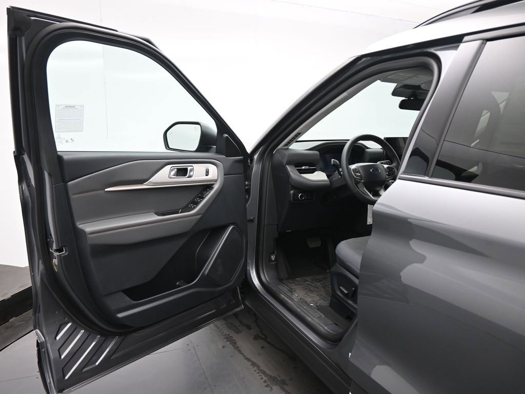 New 2025 Ford Explorer Active image 8