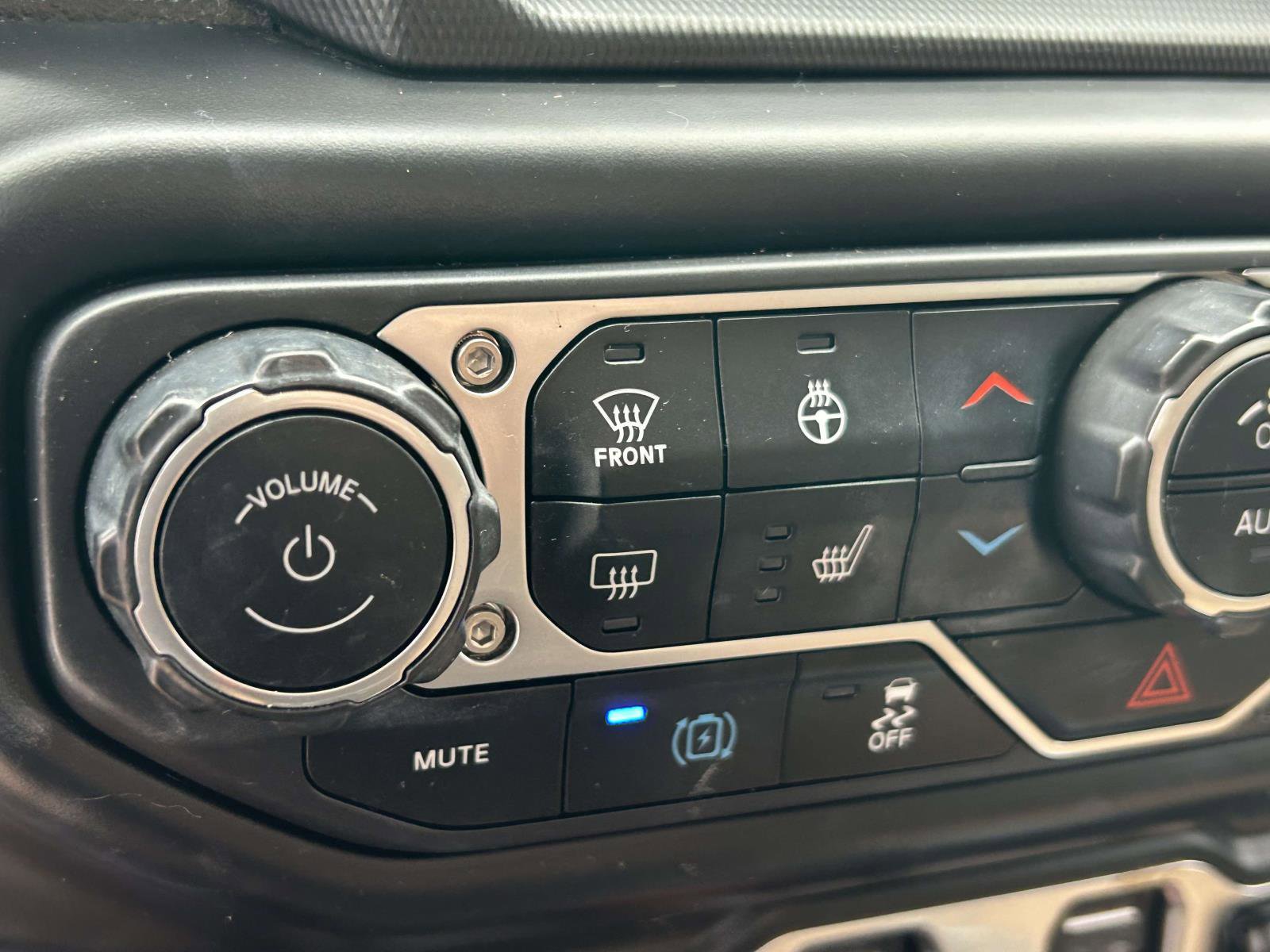 Used 2023 Jeep Wrangler Unlimited Sahara w/ Cold Weather Group image 28