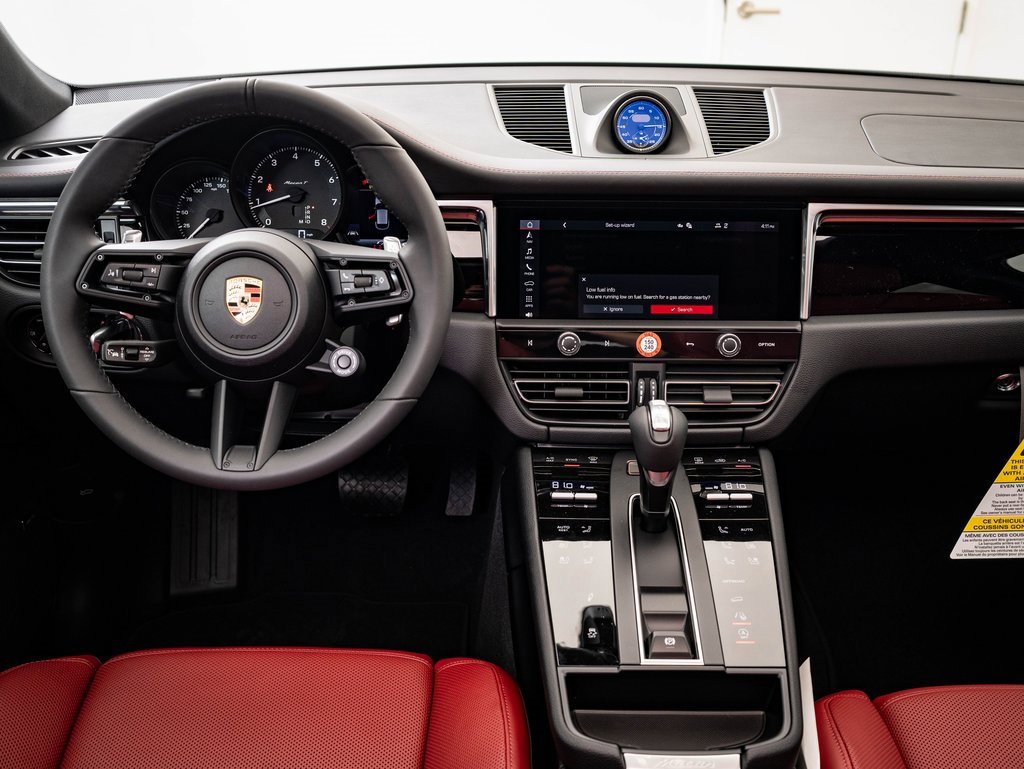 Certified 2025 Porsche Macan Turbo image 6