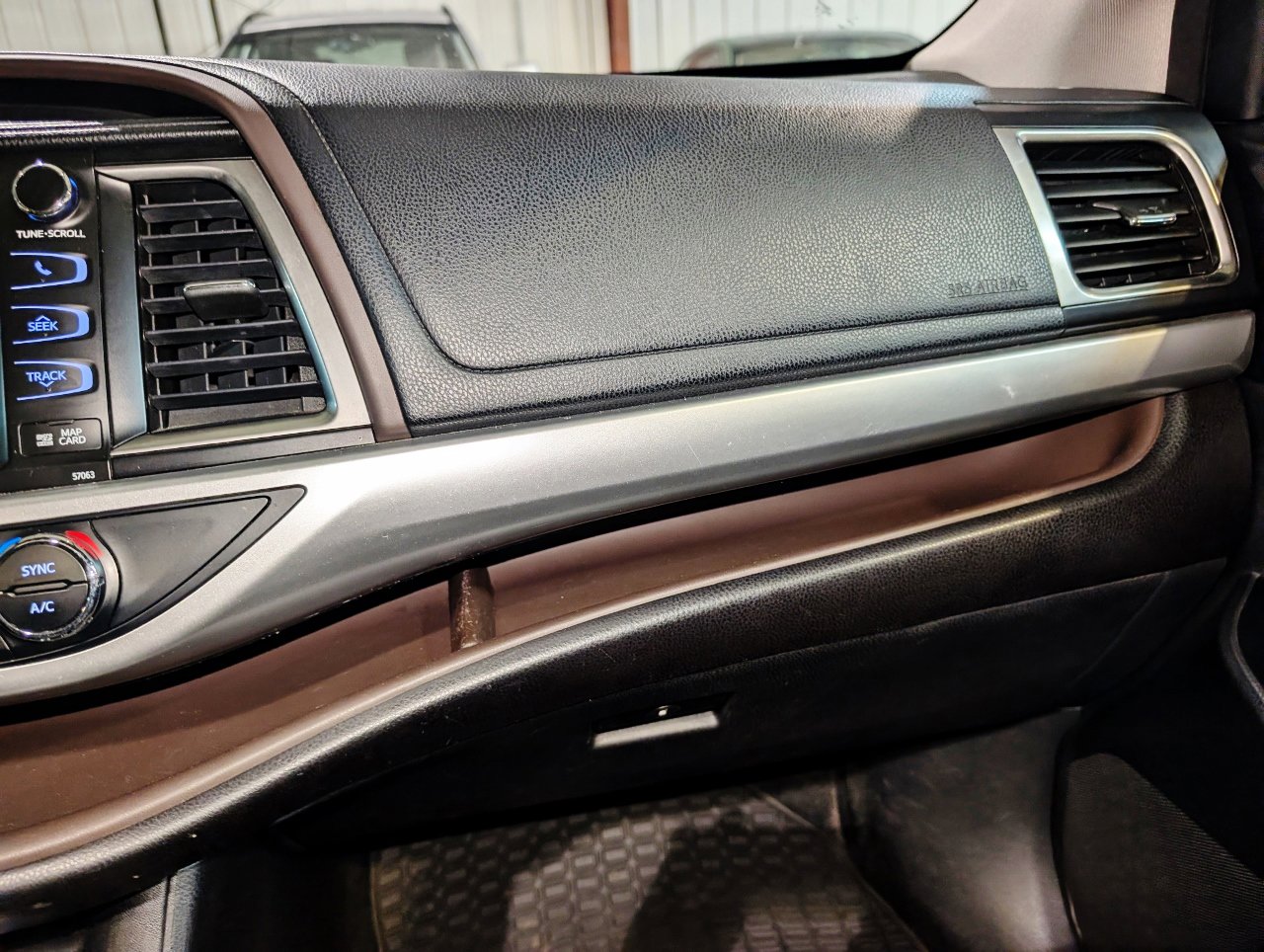 Used 2015 Toyota Highlander XLE image 39