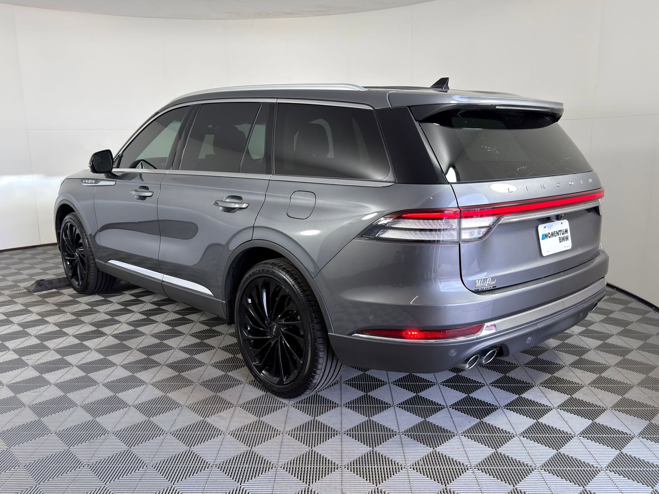 Used 2022 Lincoln Aviator Reserve w/ Equipment Group 201A AWD/4WD image 3