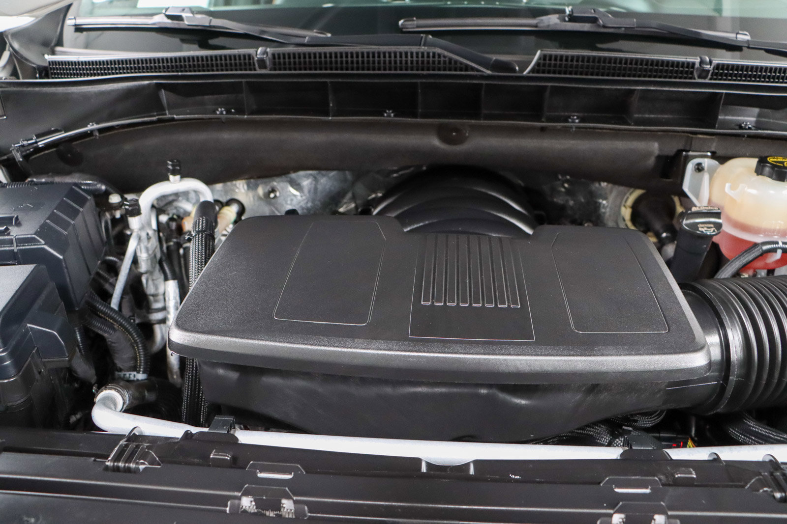 Used 2024 GMC Yukon AT4 w/ Technology Package image 37