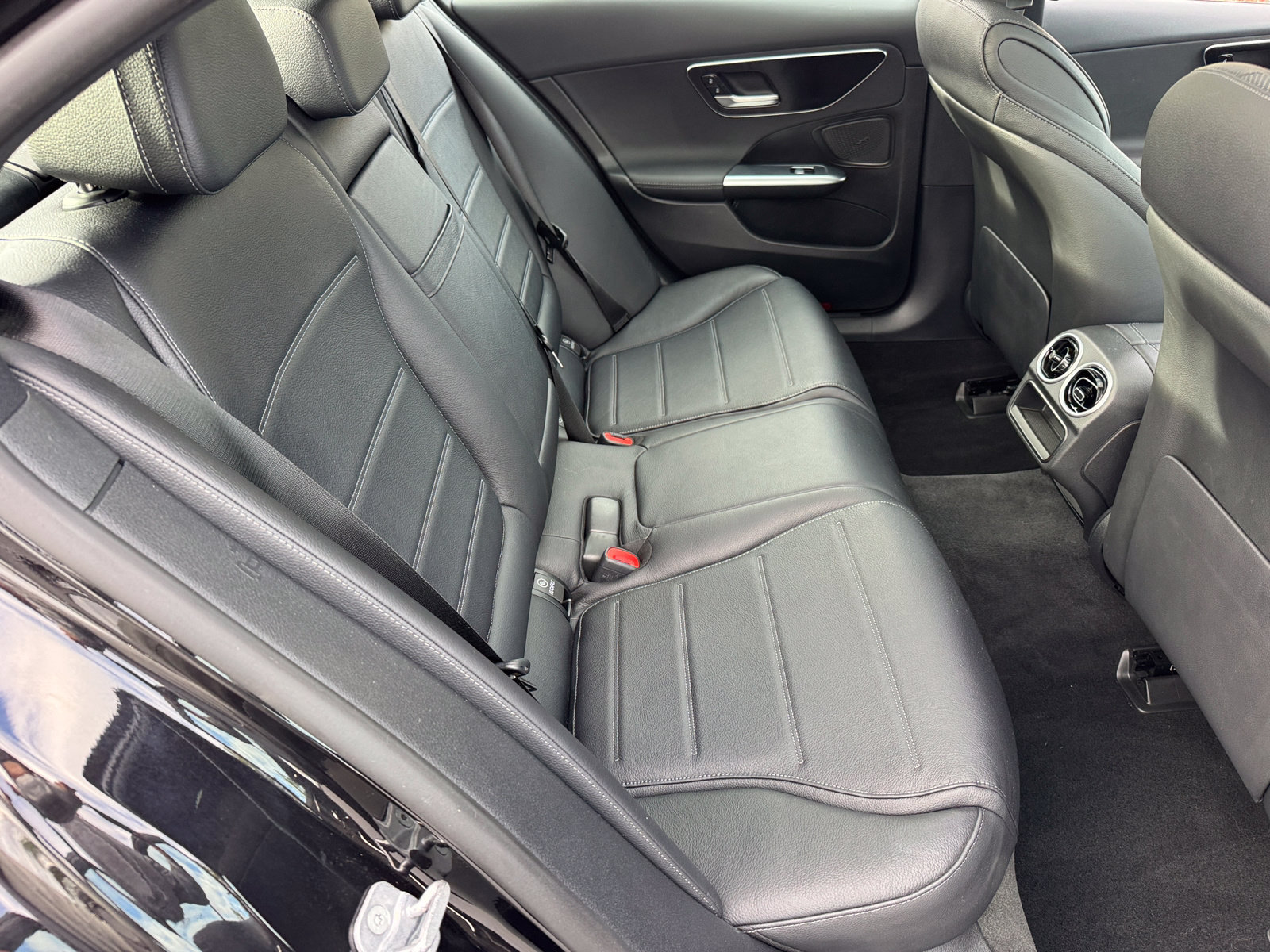 Used 2025 Mercedes-Benz C 300 Sedan image 9