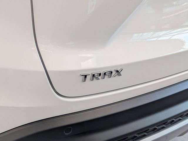 Certified 2025 Chevrolet Trax LT w/ Driver Confidence Package image 9
