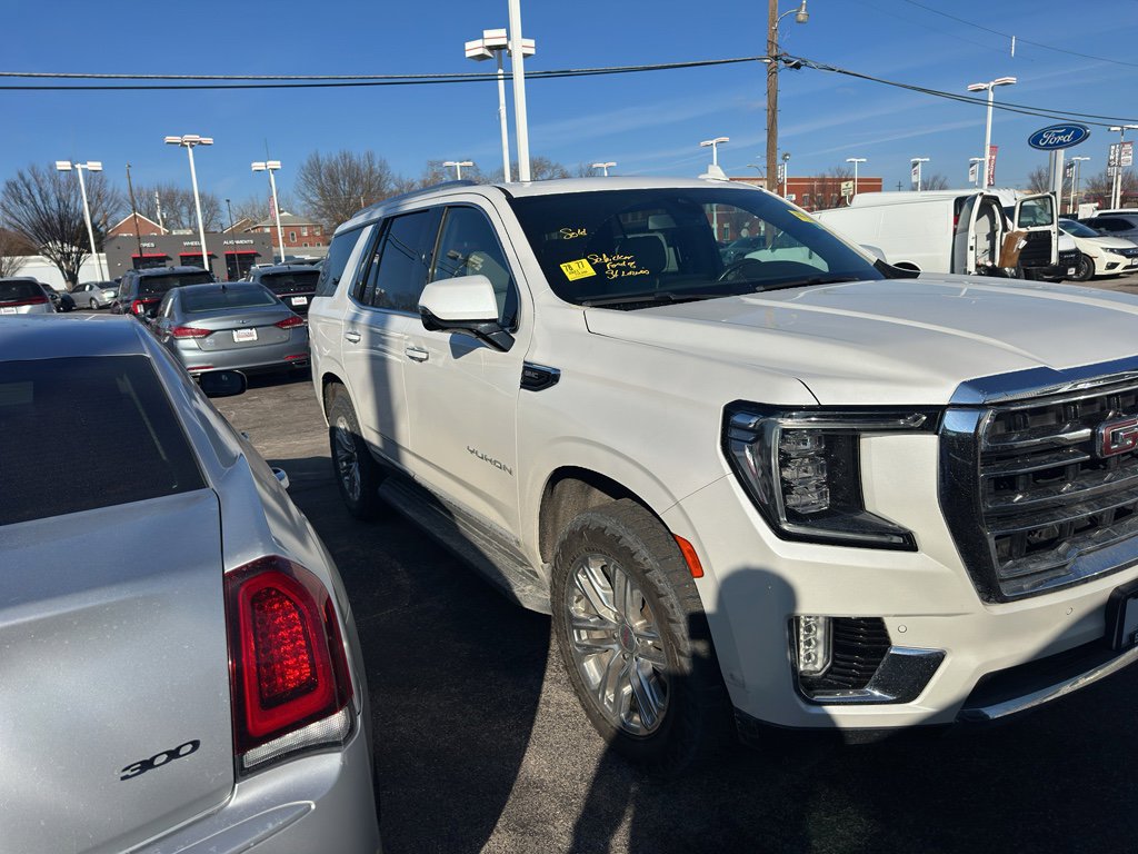 Used 2021 GMC Yukon SLT w/ SLT Luxury Plus Package image 3
