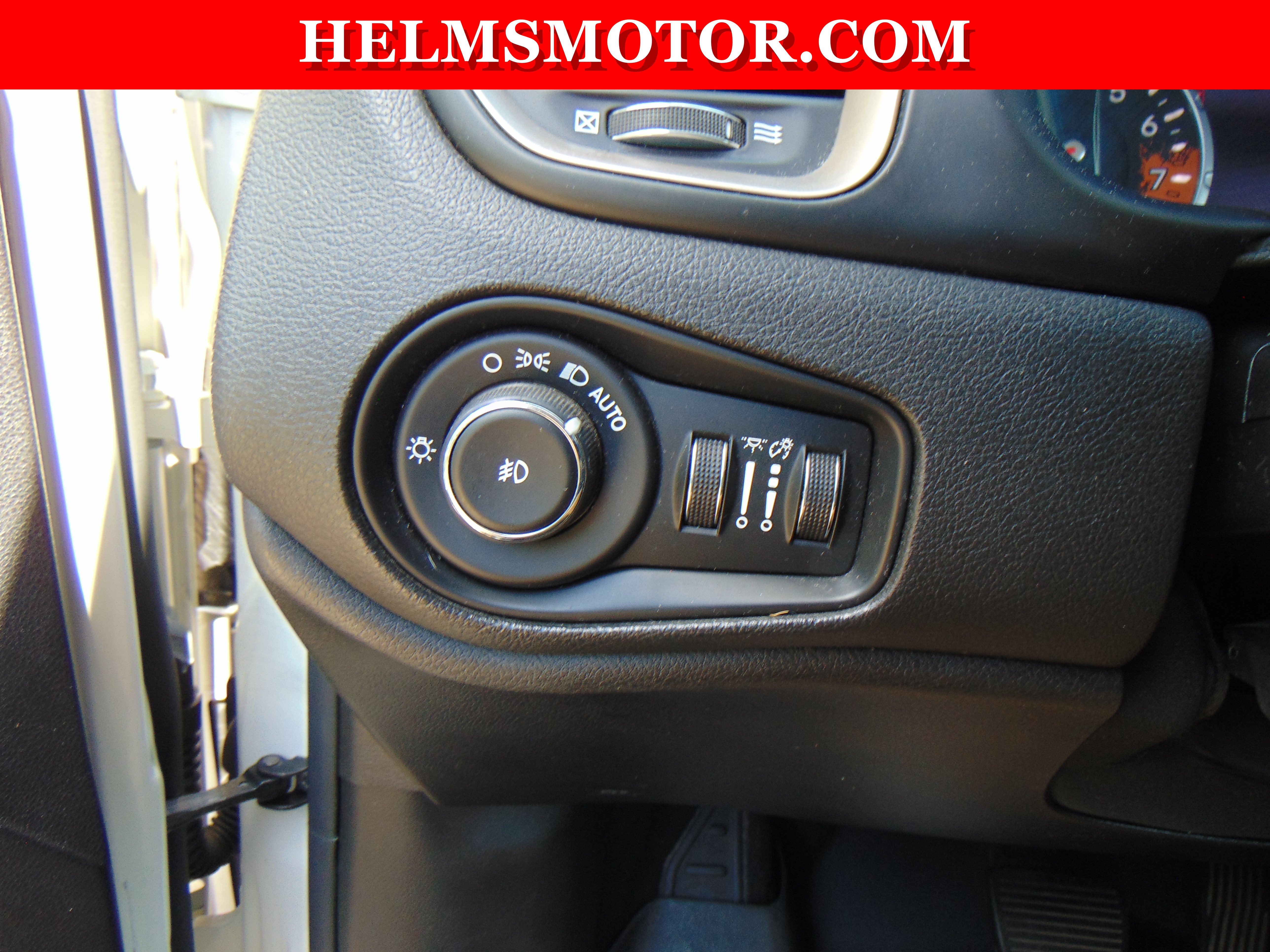 Used 2016 Jeep Renegade Limited FWD image 19