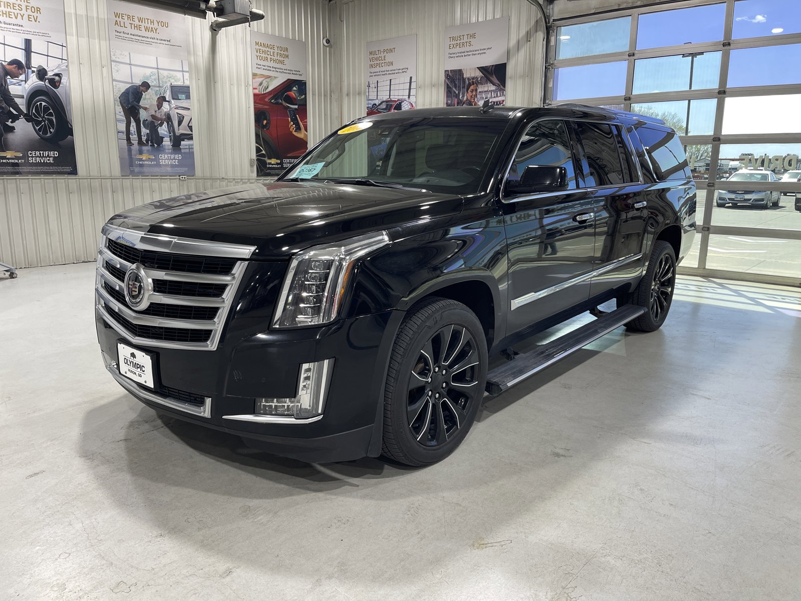 Used 2015 Cadillac Escalade ESV Premium AWD/4WD image 4