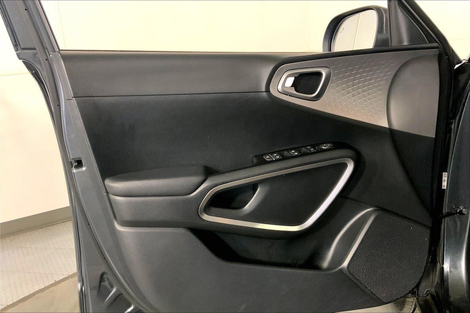 Used 2025 Kia Soul LX w/ LX Technology Package image 24