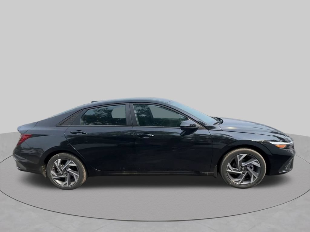 Used 2025 Hyundai Elantra Sport FWD image 27