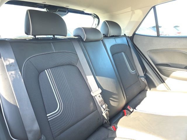Certified 2022 Hyundai Venue Limited w/ Cargo Package image 7
