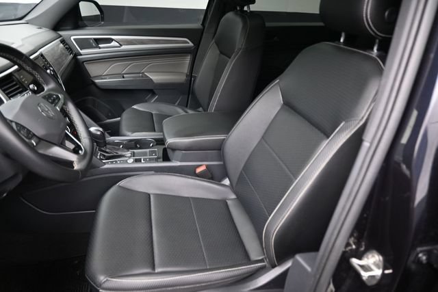 Used 2022 Volkswagen Atlas Cross Sport SE w/ Panoramic Sunroof Package FWD image 19