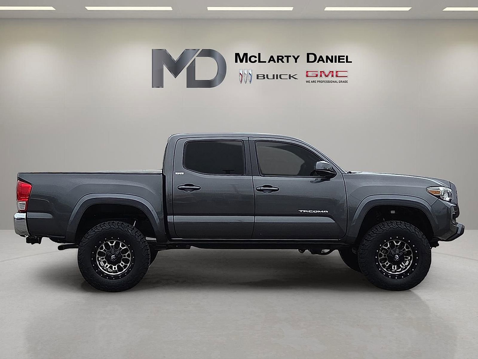 Used 2017 Toyota Tacoma 4x4 Double Cab image 6