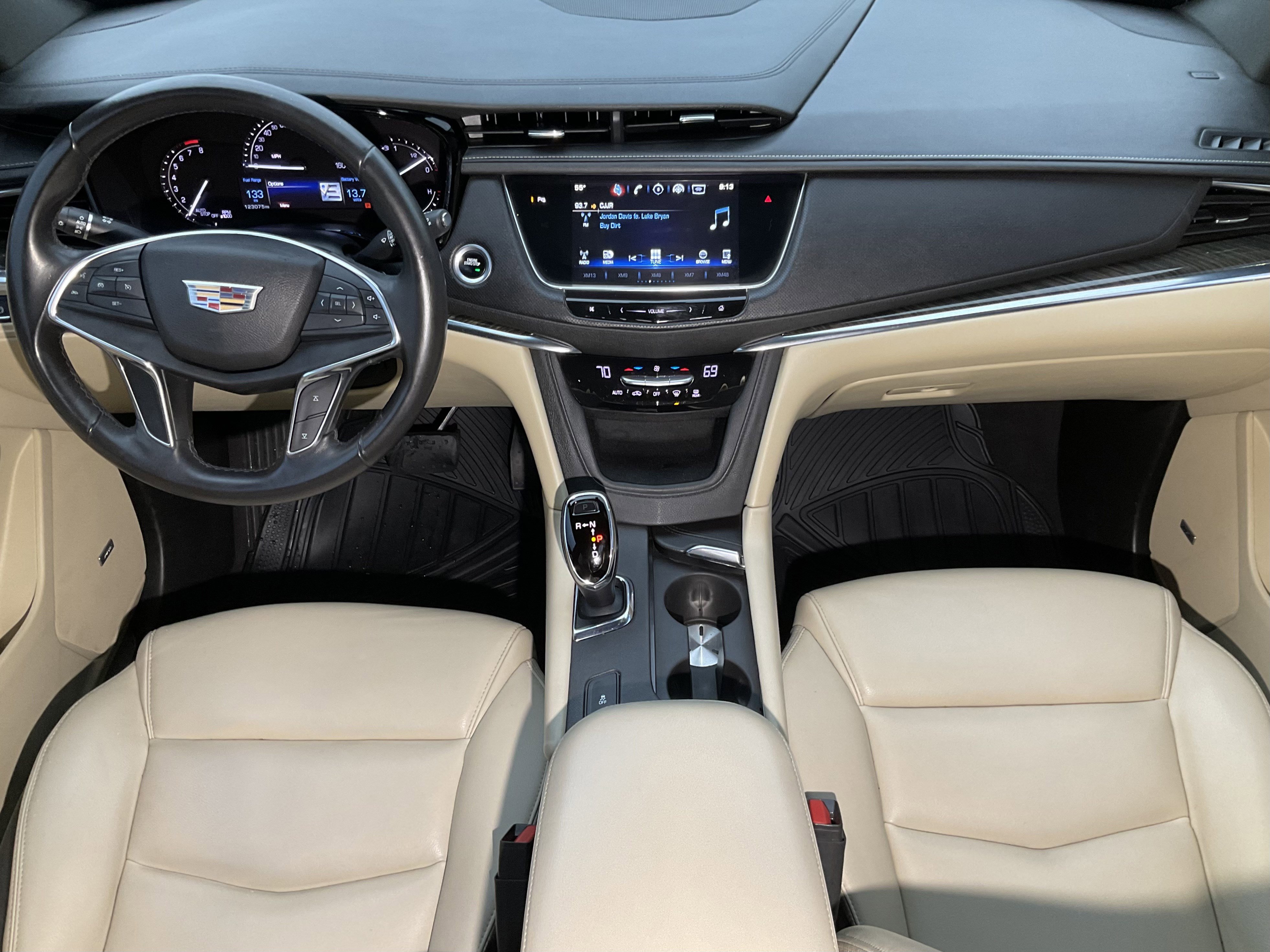 Used 2017 Cadillac XT5 FWD image 23
