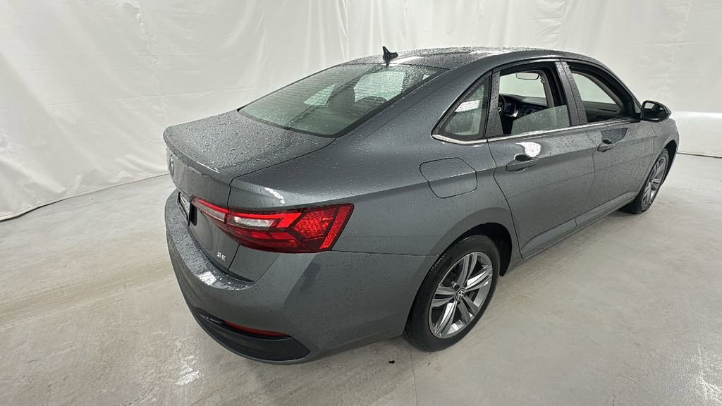 Used 2024 Volkswagen Jetta SE image 3