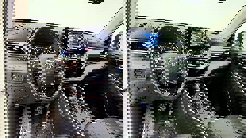 Used 2021 Toyota Highlander XLE image 13