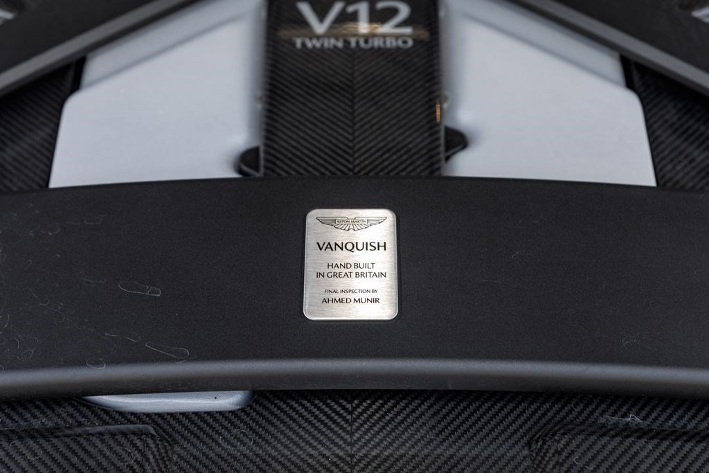 Used 2025 Aston Martin Vanquish RWD image 11