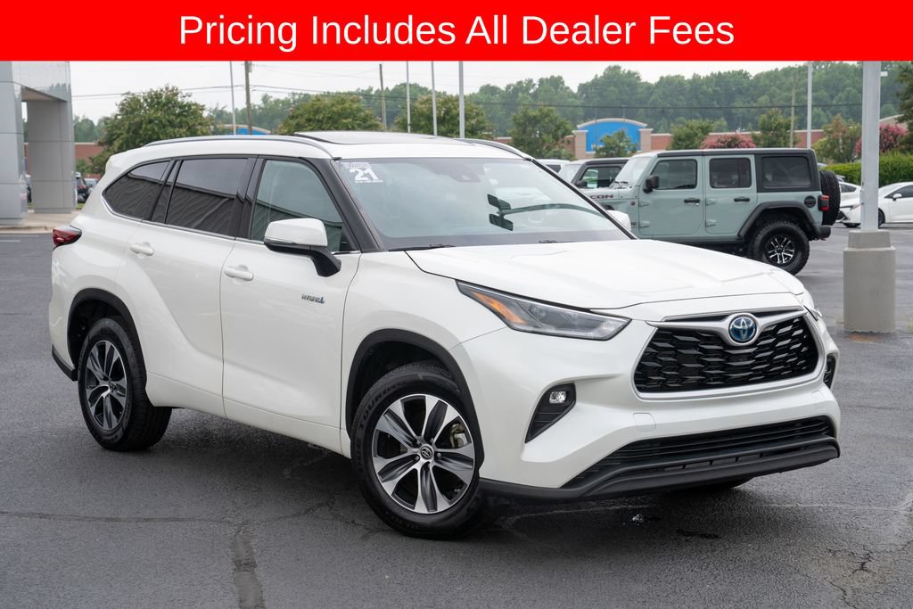Used 2021 Toyota Highlander XLE FWD image 1