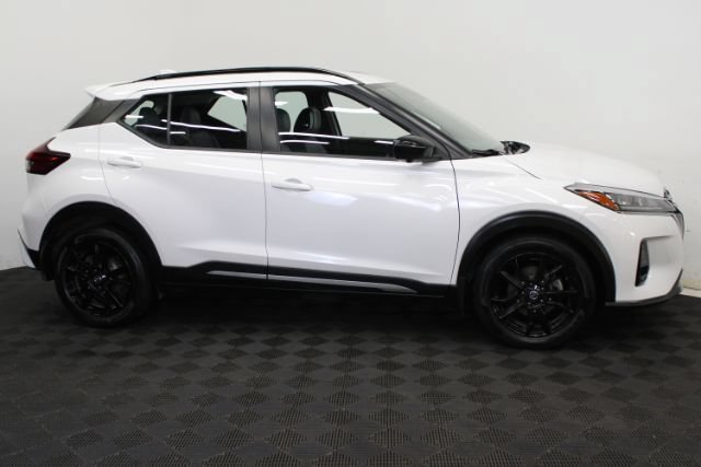 Used 2021 Nissan Kicks SR w/ SR Premium Package FWD image 4