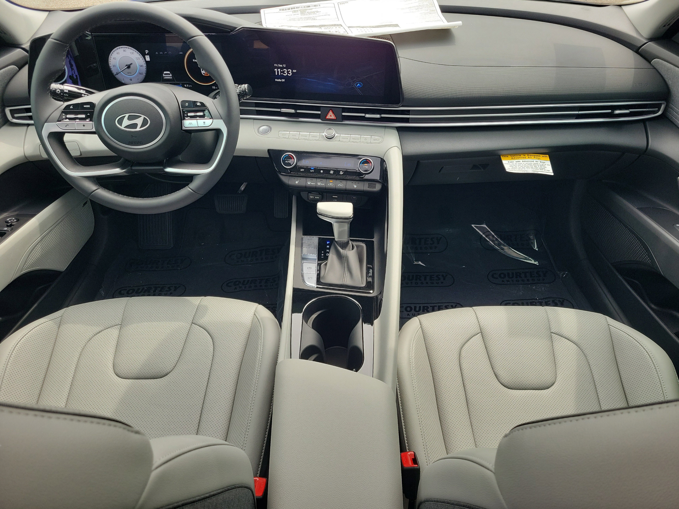 Certified 2025 Hyundai Elantra Limited FWD image 14