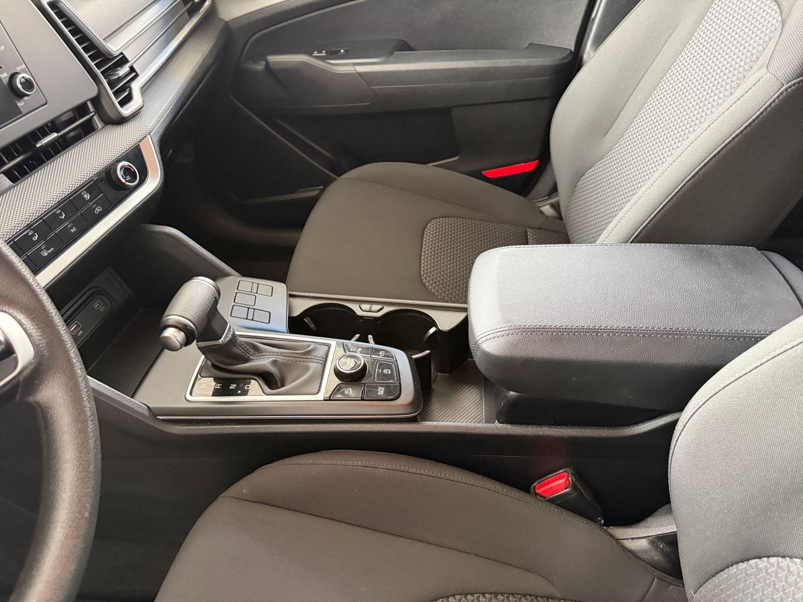 Used 2025 Kia Sportage LX image 41