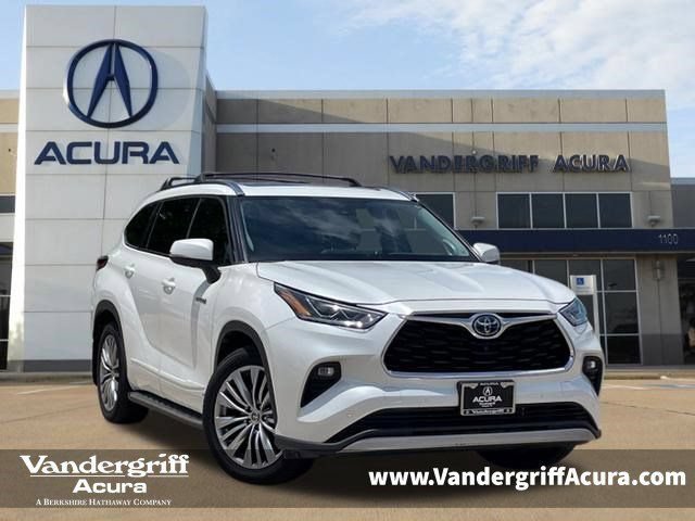 Used 2021 Toyota Highlander Platinum AWD/4WD image 1