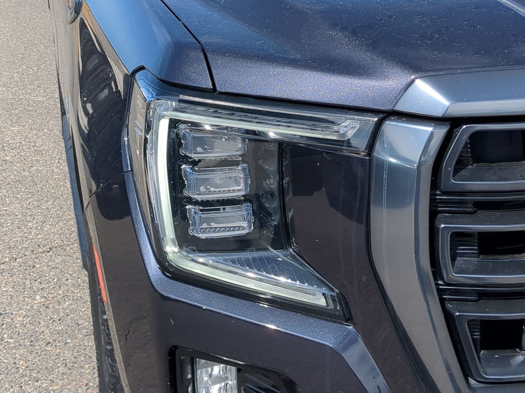 Used 2023 GMC Yukon AT4 w/ Technology Package AWD/4WD image 11