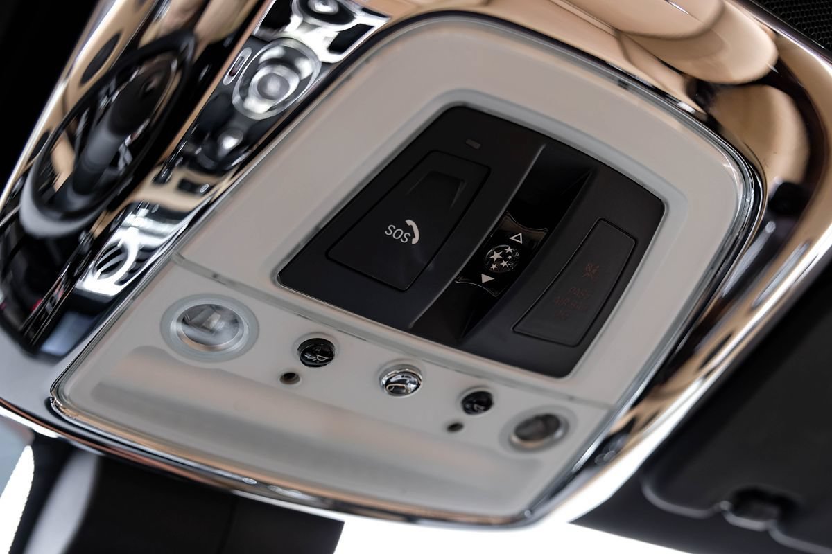 Used 2016 Rolls-Royce Wraith RWD image 22