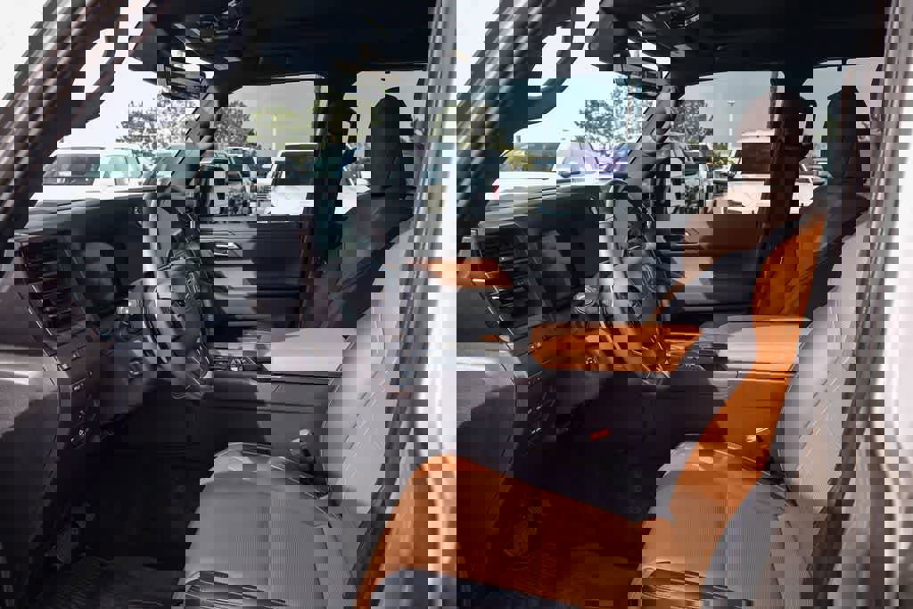 Used 2024 Lexus GX 550 w/ Accessory Package (2T) AWD/4WD image 16