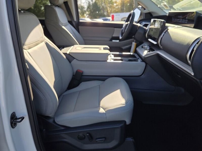 New 2026 Ford Expedition Active image 16