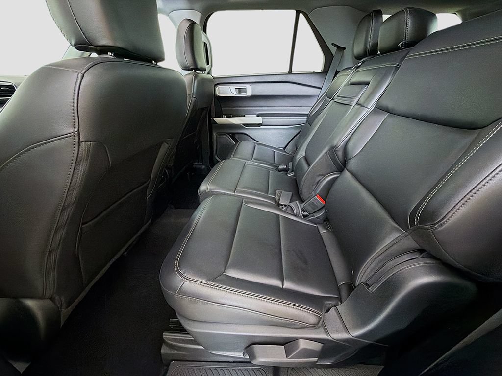 Used 2023 Ford Explorer XLT w/ Equipment Group 202A AWD/4WD image 29