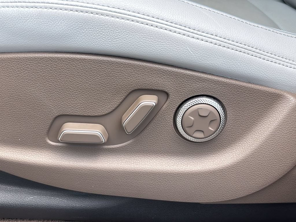 Certified 2026 Genesis GV70 2.5T Advanced AWD/4WD image 15