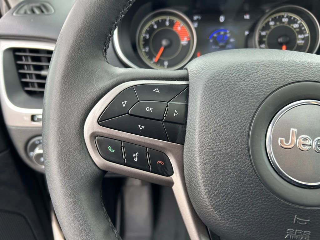 Used 2022 Jeep Cherokee Latitude Lux w/ Sun & Sound Group AWD/4WD image 22