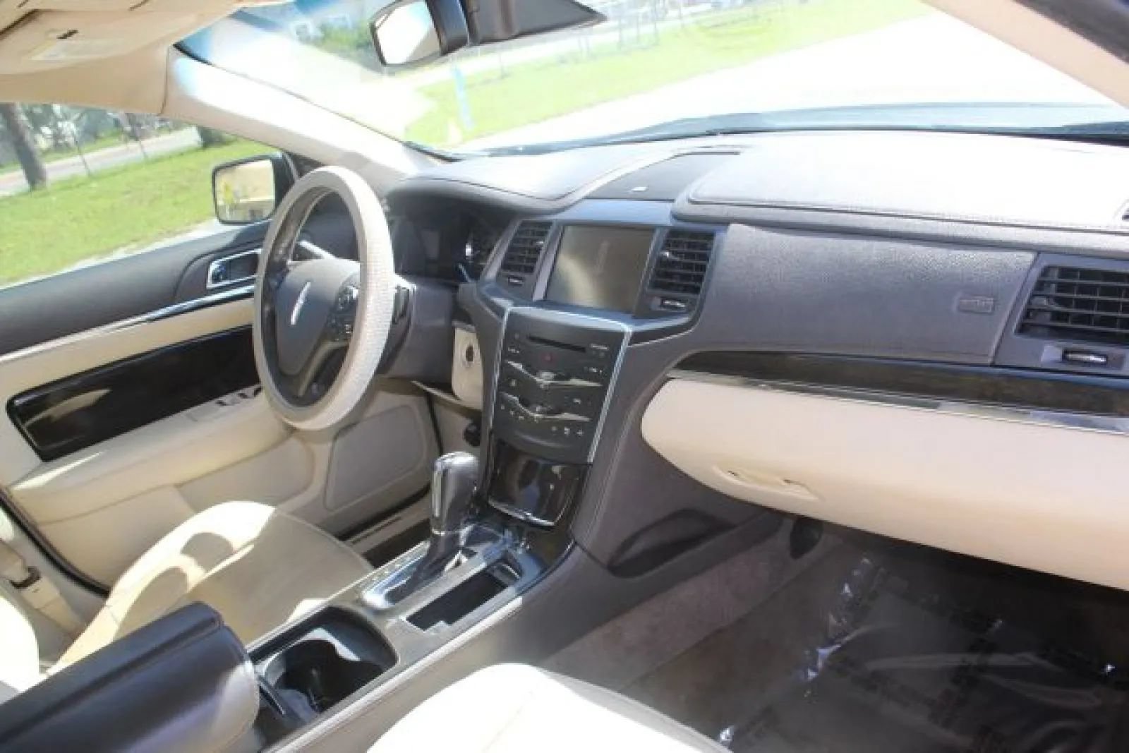 Used 2014 Lincoln MKS w/ Equipment Group 101A FWD image 35