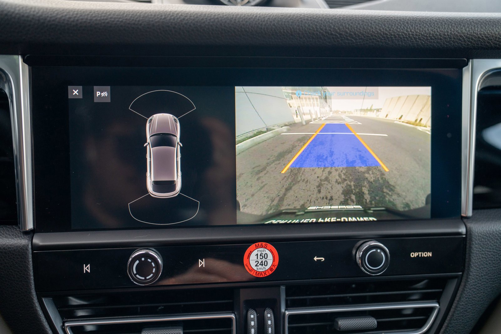 Certified 2025 Porsche Macan image 18