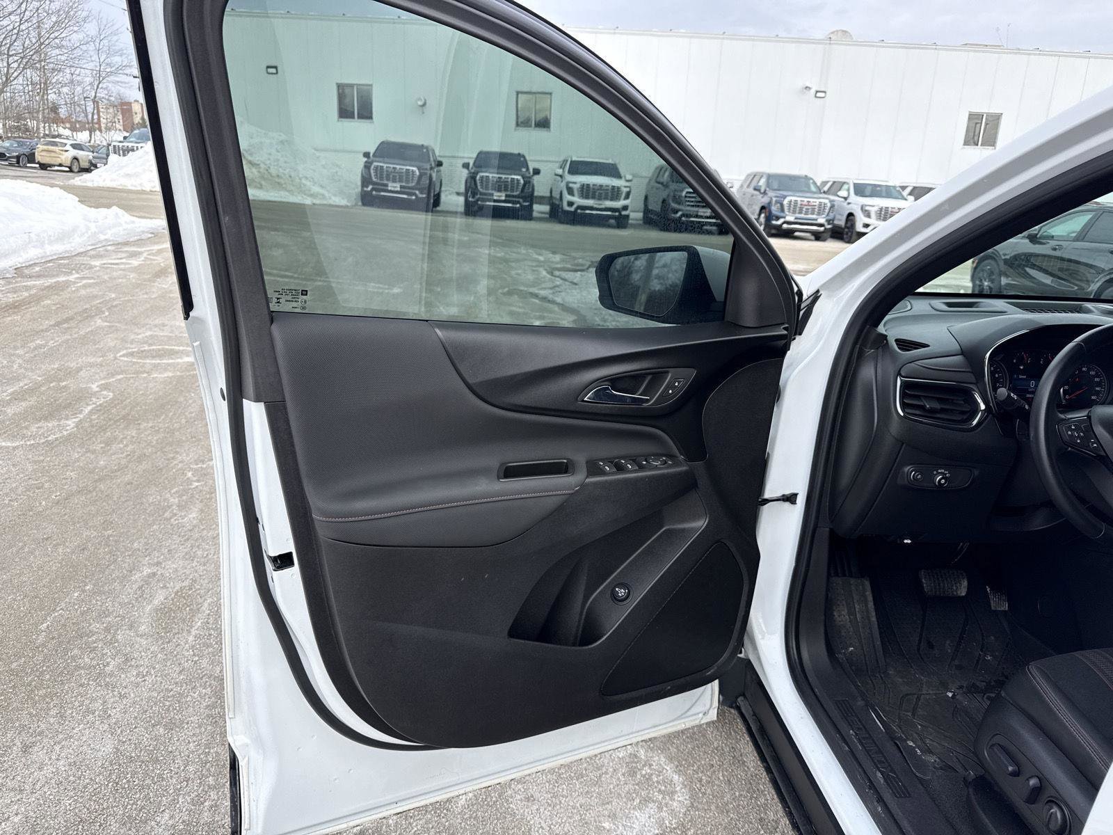 Used 2024 Chevrolet Equinox RS w/ LPO, Floor Liner Package image 11