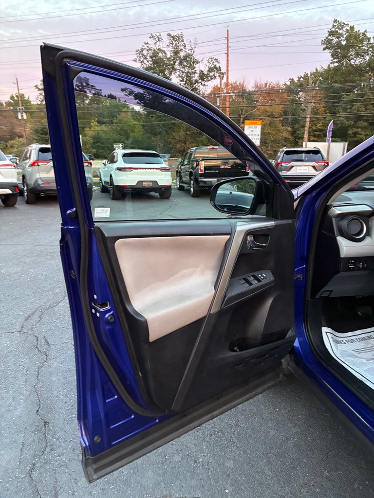 Used 2014 Toyota RAV4 XLE AWD/4WD image 28