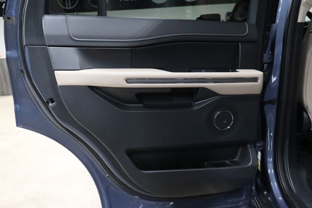 Used 2023 Ford Expedition XLT image 13