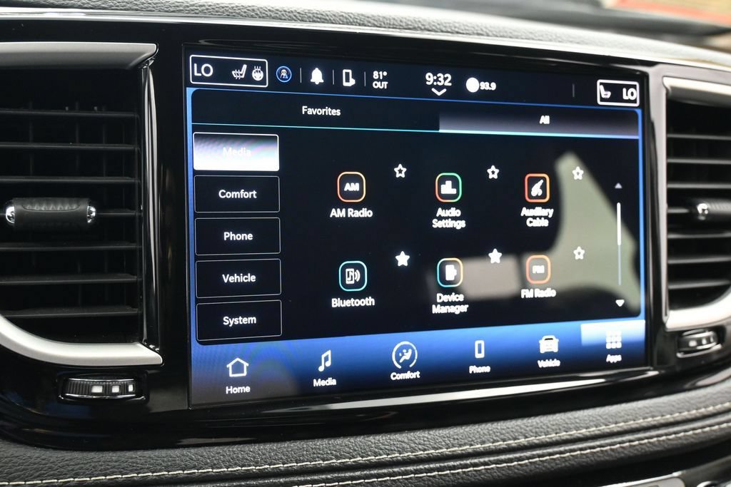 Used 2023 Chrysler Pacifica Touring-L FWD image 19