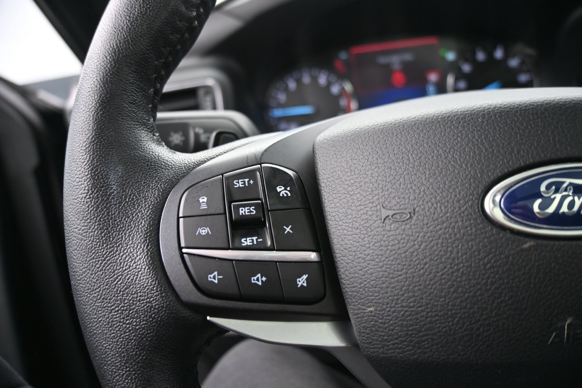 Used 2020 Ford Explorer Limited AWD/4WD image 25