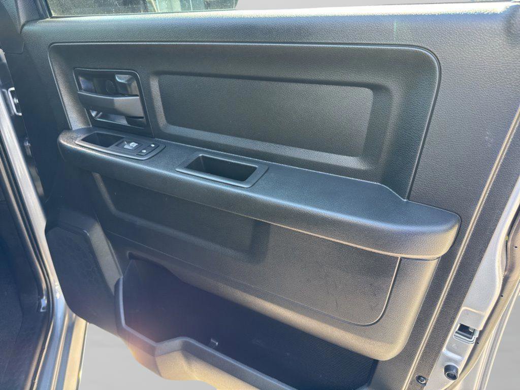 Used 2024 RAM 3500 Tradesman w/ Chrome Appearance Group AWD/4WD image 39